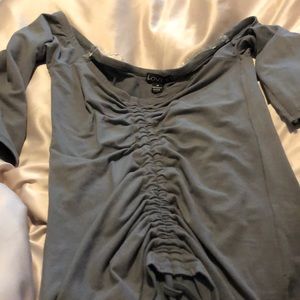 GRAY RUCHED TOP comes with free 🎁